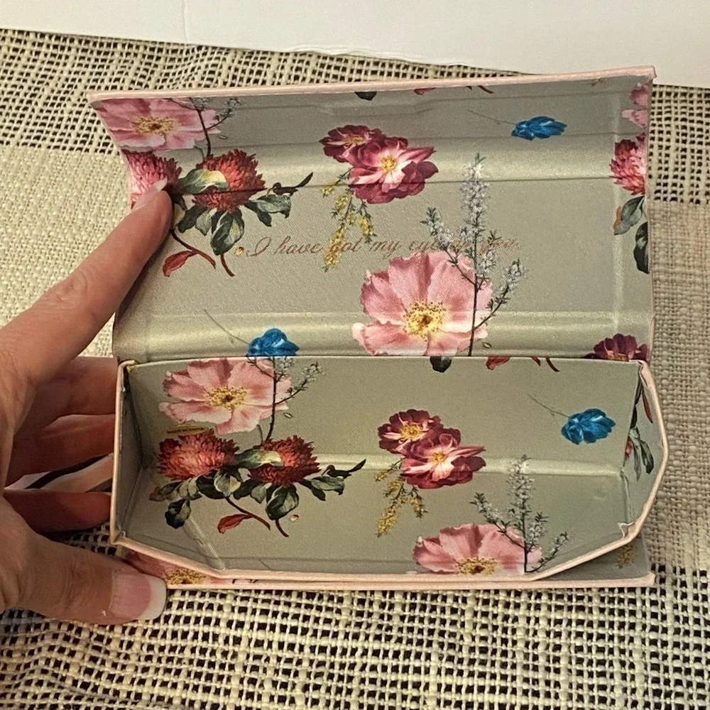 TED BAKER LONDON / Pink Triangle Eyeglass Case with Wipe Cloth